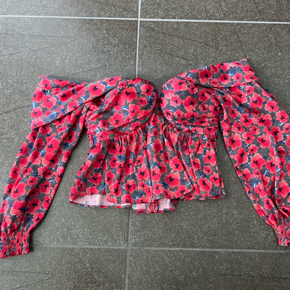 COPY - x REVOLVE Burna Blouse in Red Poppy Floral
House of Harlow 1960 size sma… - Picture 4 of 5